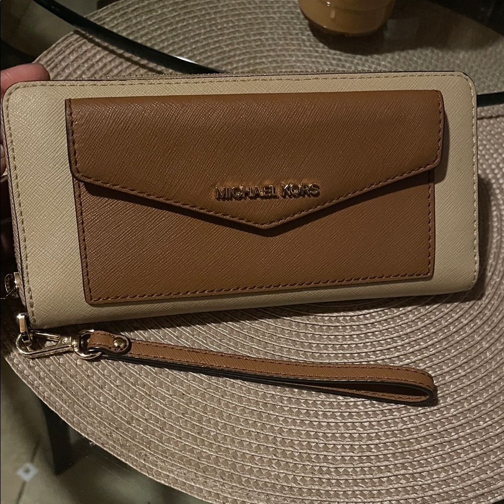 Michael Kors Beige and Brown Wristlet Wallet. NWOT - Picture 15 of 15